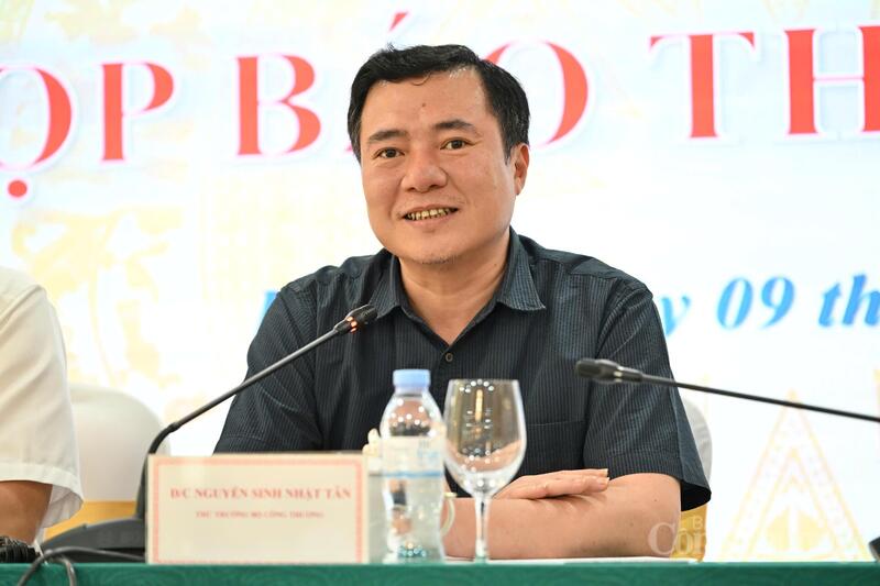 Thứ trưởng Nguyễn Sinh Nhật Tân trả lời câu hỏi của phóng viên tại họp báo thường kỳ quý I/2026 Bộ Công Thương. Ảnh: Cấn Dũng