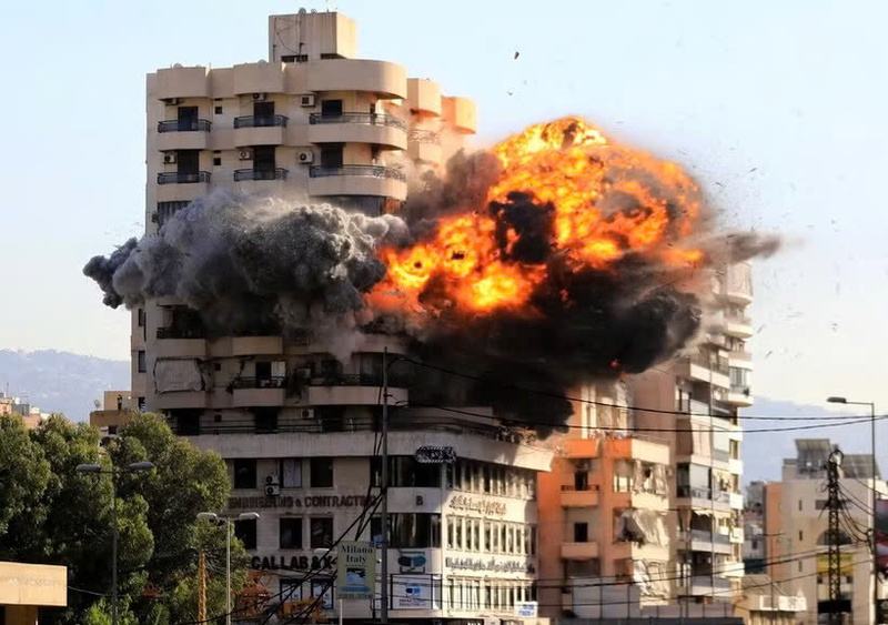 Khói lửa bốc lên sau cuộc không kích của Israel tại Beirut, Liban, ngày 22/11/2024. (Ảnh: THX/TTXVN)