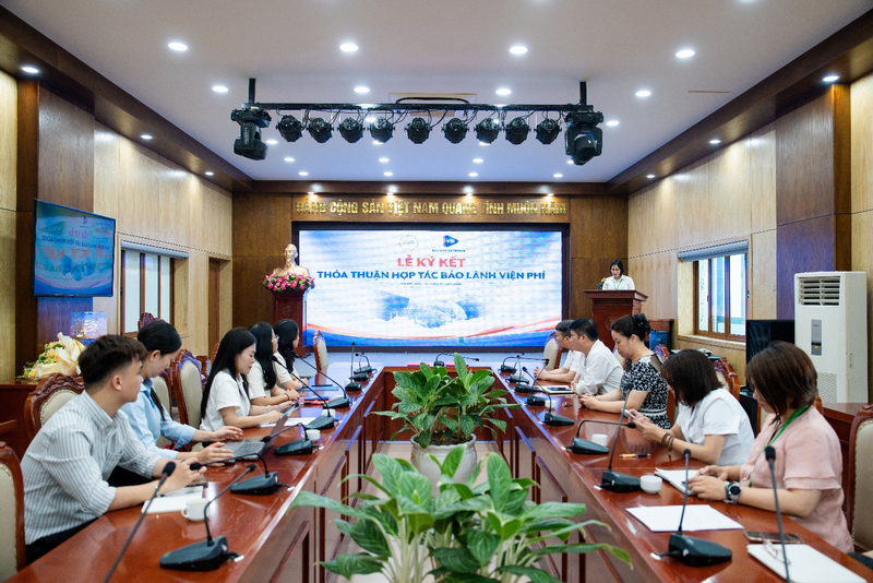 Đại diện Bệnh viện Thanh Nhàn và Bảo hiểm VietinBank - VBI tham gia buổi lễ ký kết hợp tác