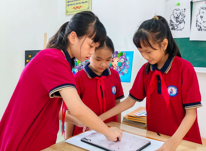 Đăng ký nguyện vọng cũng cần có chiến lược để nắm được "tấm vé" vào lớp 10. Ảnh: Trường THCS Định Công