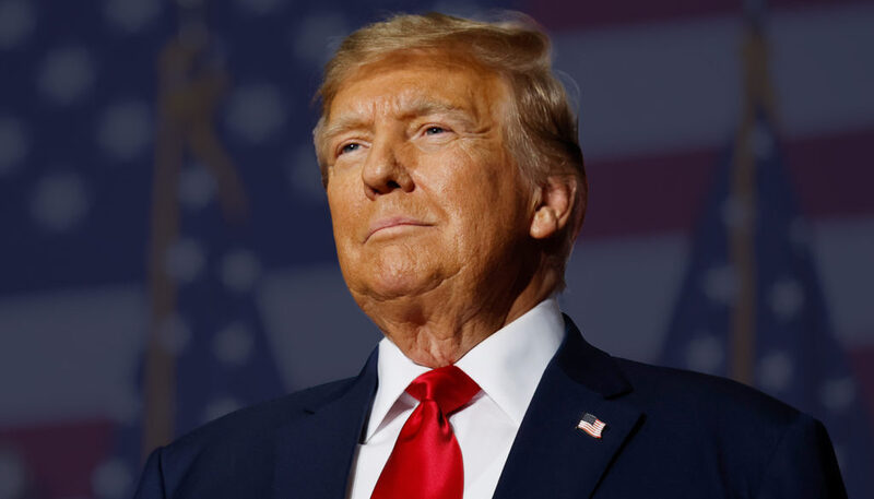 Tổng thống Mỹ Donald Trump thông báo, toàn bộ lực lượng quân sự sẽ duy trì hiện diện tại Iran và khu vực lân cận cho đến khi thỏa thuận ngừng bắn được thực hiện đầy đủ. Ảnh: PBS.