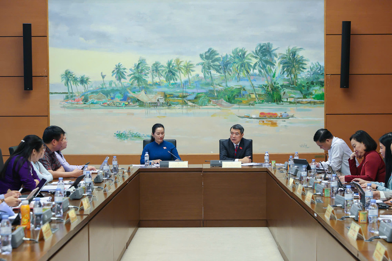 Thảo luận tại Tổ 11 với sự tham gia của Thủ tướng Chính phủ Lê Minh Hưng, Bộ trưởng Bộ Công Thương Lê Mạnh Hùng cùng các đại biểu trong đoàn đại biểu Quốc hội TP. Hải Phòng và tỉnh Quảng Ngãi.