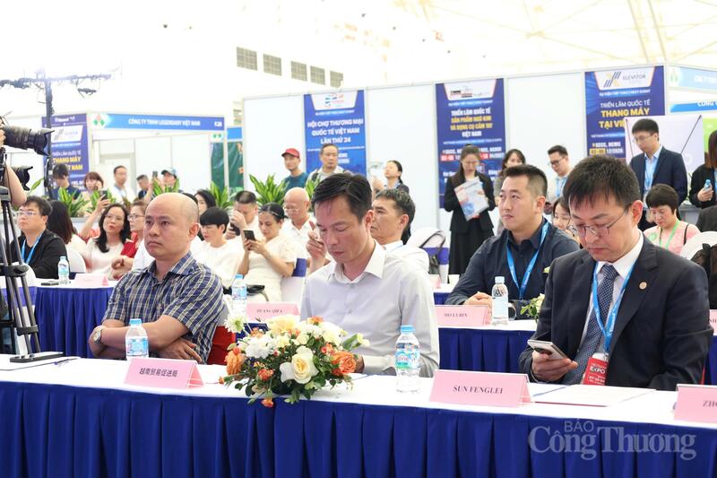 Các đại biểu tham dự hội thảo