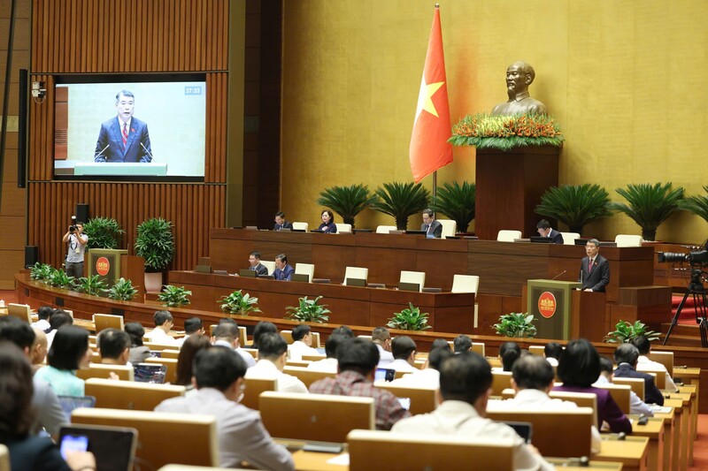 Trong nhóm nhiệm vụ, giải pháp trọng tâm cho những tháng còn lại của năm 2026, Thủ tướng Chính phủ nhấn mạnh đến nhiệm vụ phát triển hạ tầng năng lượng để đáp ứng yêu cầu tăng trưởng kinh tế.