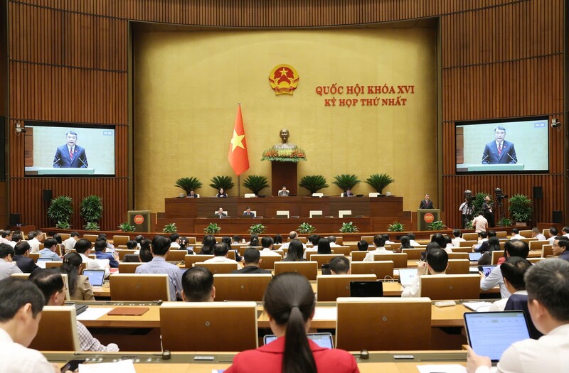 Thủ tướng Chính phủ Lê Minh Hưng báo cáo Quốc hội về đánh giá bổ sung kết quả thực hiện kế hoạch phát triển kinh tế - xã hội năm 2025; tình hình triển khai kế hoạch phát triển kinh tế - xã hội những tháng đầu năm 2026 và những nhiệm vụ, giải pháp trọng tâm những tháng còn lại của năm 2026.