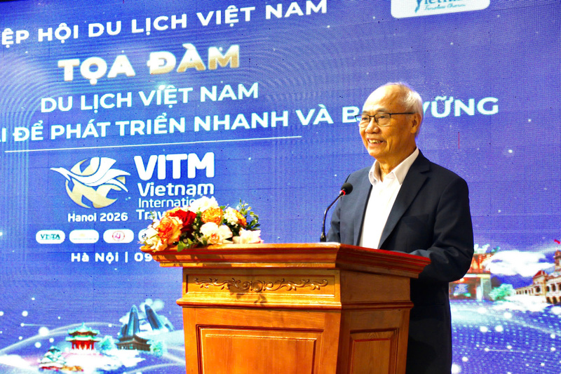 Ông Vũ Thế Bình - Chủ tịch Hiệp hội Du lịch Việt Nam phát biểu tại tọa đàm. Ảnh: Bảo Thoa