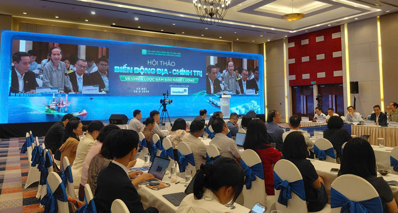 Chuyên gia kinh tế Phạm Chi Lan chia sẻ tại Hội thảo “Biến động địa - chính trị và chiến lược đảm bảo năng lượng". Ảnh: Nguyễn Hạnh