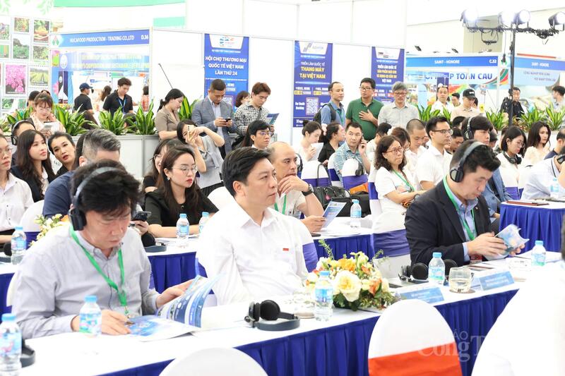 Các đại biểu tham dự toạ đàm