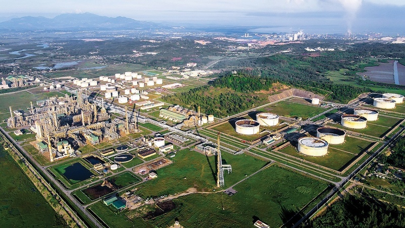 Nhà máy Lọc dầu Dung Quất vận hành trên 100% công suất để cung ứng tối đa cho nhu cầu thị trường. Ảnh Petrovietnam