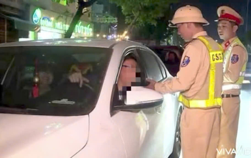 Lực lượng Cảnh sát giao thông xử lý 2.138 lái xe vi phạm nồng độ cồn trong ngày 8/4. Ảnh: Cục Cảnh sát giao thông