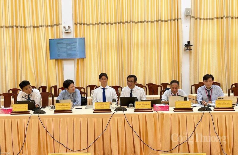 Đại diện Tập đoàn Điện lực Kansai (Nhật Bản) và Công ty TNHH AEONMALL Việt Nam.