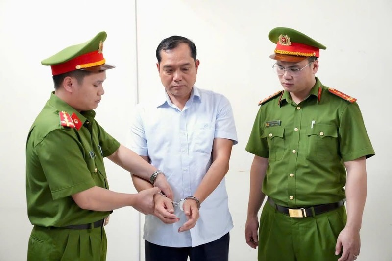 Cơ quan CSĐT Công an tỉnh Phú Thọ đã ra lệnh giữ người trong trường hợp khẩn cấp và lệnh bắt đối với Hoàng Trọng Lợi (SN 1970), Phó Chủ tịch UBND phường Phúc Yên). Ảnh: CAT Phú Thọ