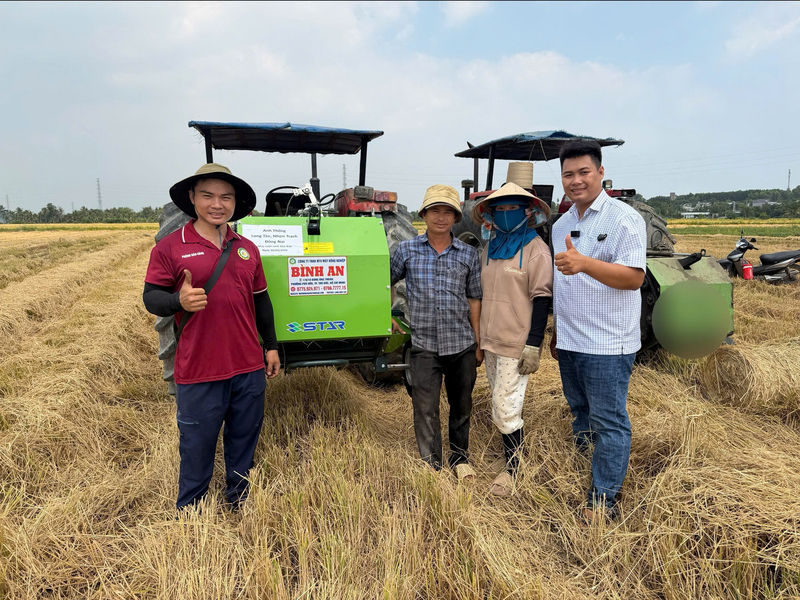 Đại diện Công ty Bình An đã bắt đầu đầu tư máy cuộn rơm để phục vụ thu gom rơm cho nhiều cánh đồng