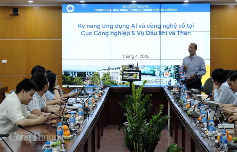 Toàn cảnh lớp học chuyển đổi số dành cho cán bộ Cục Công nghiệp, Vụ Dầu khí và Than. Ảnh: Trần Đình