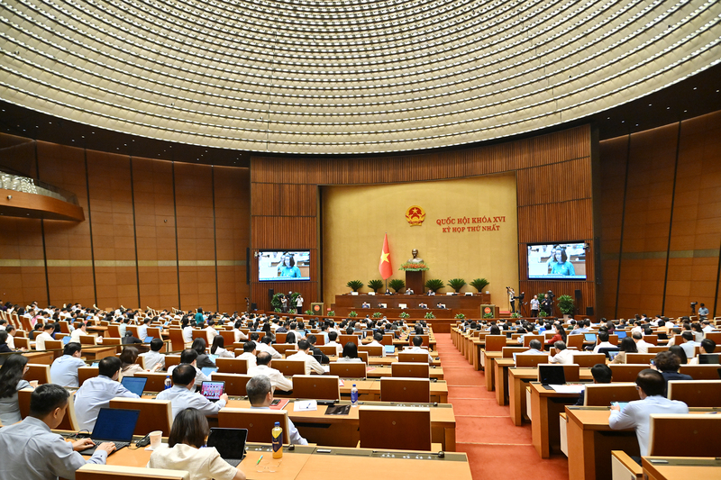 Chiều 10/4, Quốc hội thảo luận ở hội trường về dự thảo Nghị quyết của Quốc hội về việc ban hành một số quy định về thuế bảo vệ môi trường, thuế giá trị gia tăng, thuế tiêu thụ đặc biệt đối với xăng, dầu và nhiên liệu bay.