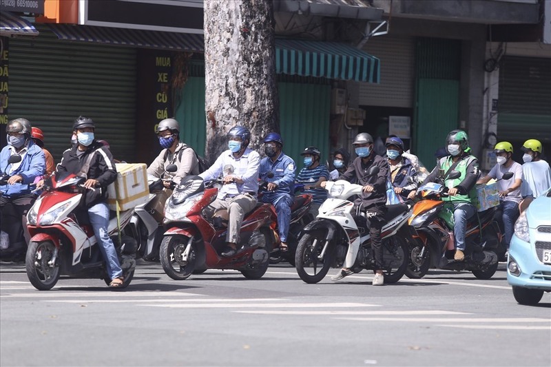 Dự báo thời tiết TP. Hồ Chí Minh hôm nay: Nắng nóng, độ ẩm thấp, không khí tương đối khô.