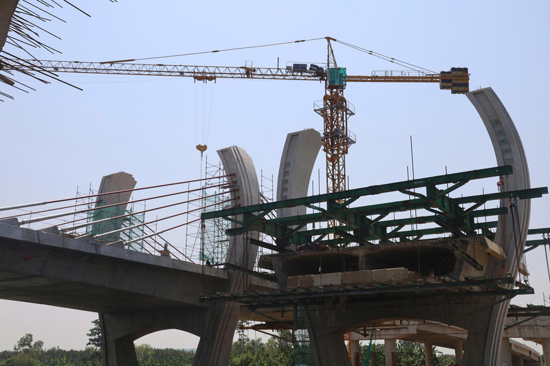 Nhiều công trình, dự án đều vướng công tác giải phóng mặt bằng khiến tiến độ giải ngân chậm. Ảnh: Nguyễn Dương