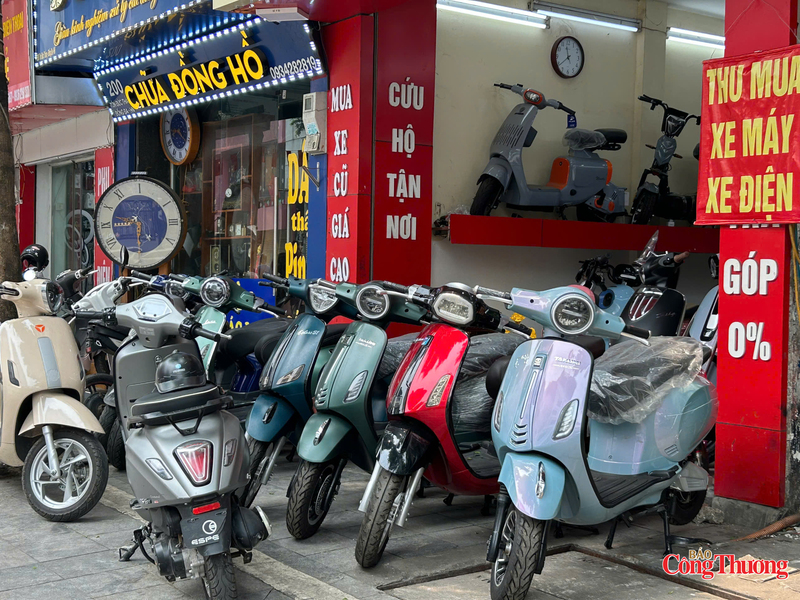 Nhiều mẫu xe máy điện mới được trưng bày, thu hút người tiêu dùng nhờ thiết kế hiện đại và chi phí vận hành thấp.