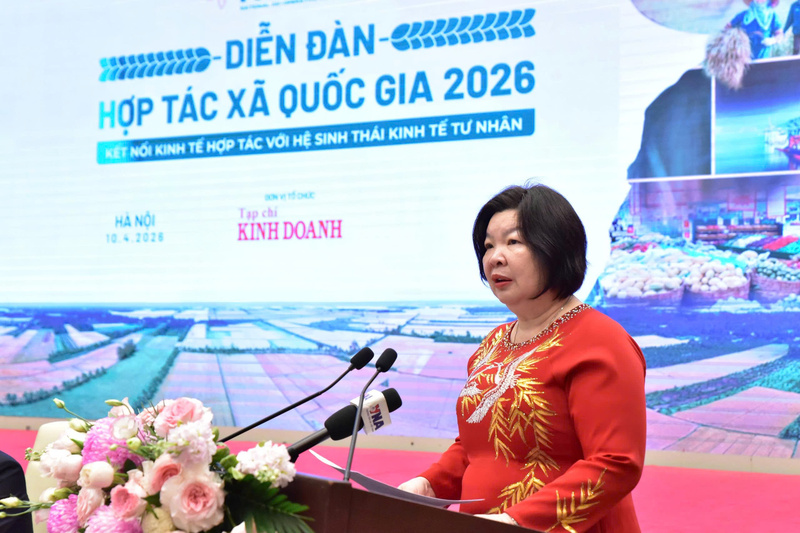 Bà Cao Xuân Thu Vân, Chủ tịch Liên minh HTX Việt Nam phát biểu khai mạc tại Diễn đàn. Ảnh: Trung Hiếu