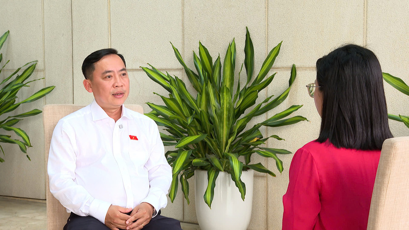 Phó Trưởng đoàn chuyên trách Đoàn ĐBQH Thành phố Cần Thơ Đào Chí Nghĩa trả lời phóng viên Báo Công Thương. Ảnh: Quốc Chuyển