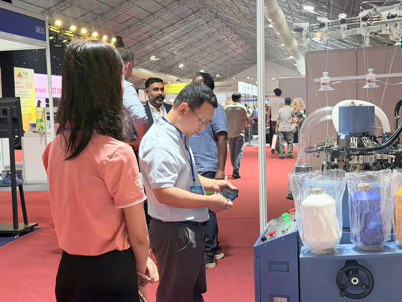 Dự báo đến năm 2030 sẽ có hơn 1.000 tỷ sản phẩm chịu tác động bởi DPP, trong đó riêng ngành dệt may chiếm hơn 62,5 tỷ mặt hàng. Ảnh: Minh Anh.