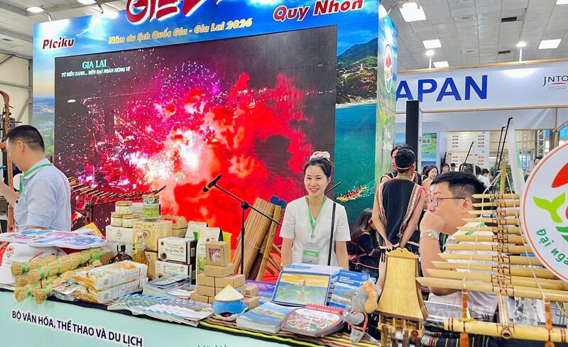 Tỉnh Gia Lai mang đến một không gian quảng bá đậm bản sắc với chủ đề “Đại ngàn chạm biển xanh”. Ảnh: Huy Phúc