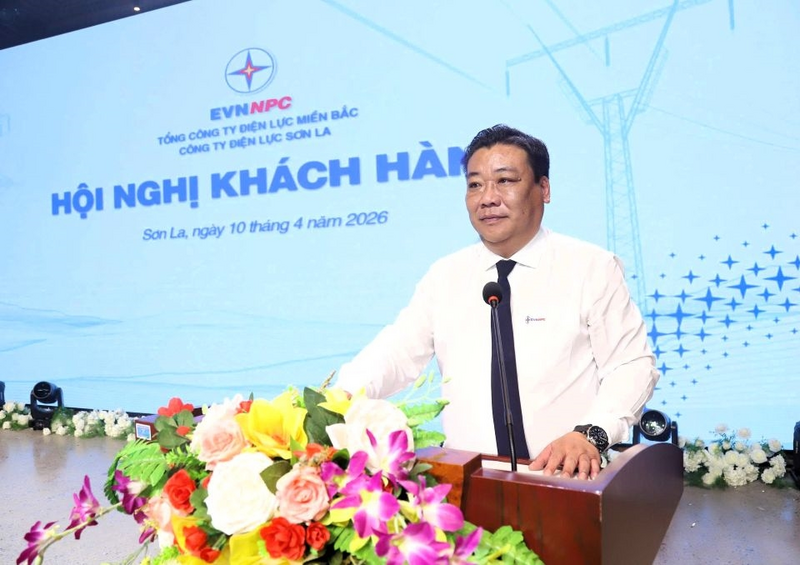 Ông Trần Duy Trinh, Giám đốc Công ty Điện lực Sơn La phát biểu khai mạc