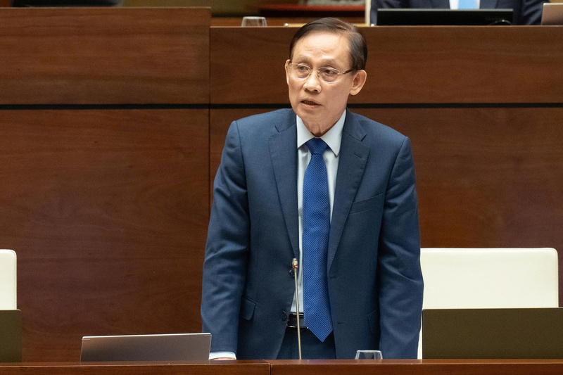 Phát biểu tiếp thu, giải trình các ý kiến của đại biểu Quốc hội, Bộ trưởng Lê Hoài Trung đề nghị Quốc hội linh hoạt trong việc kéo dài nhiệm kỳ đối với cán bộ làm tốt nhiệm vụ.