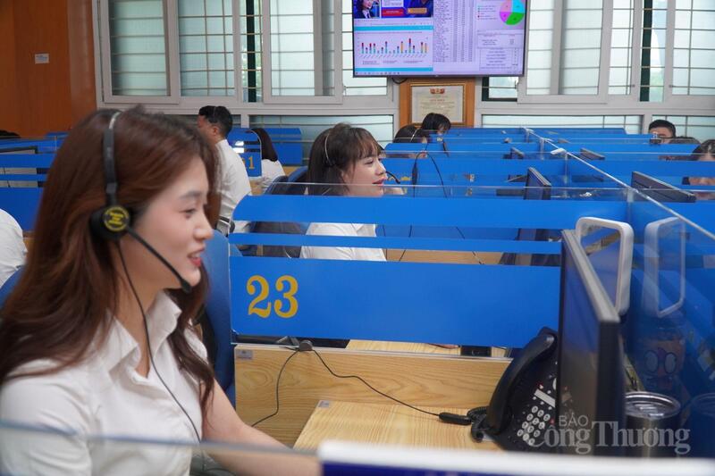 Trung bình mỗi điện thoại viên tiếp nhận từ 120-180 cuộc gọi/ngày.