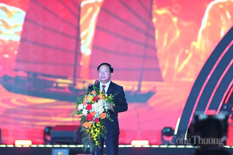 Ủy viên Bộ Chính trị, Bí thư Trung ương Đảng, Trưởng Ban Tuyên giáo và Dân vận Trung ương Trịnh Văn Quyết phát biểu tại sự kiện.