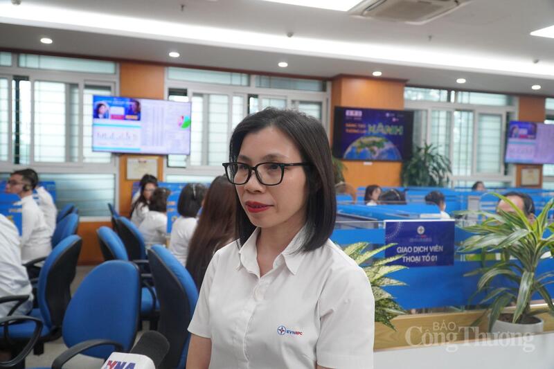 Chị Nghiêm Thị Phi Ly - Điện thoại viên.