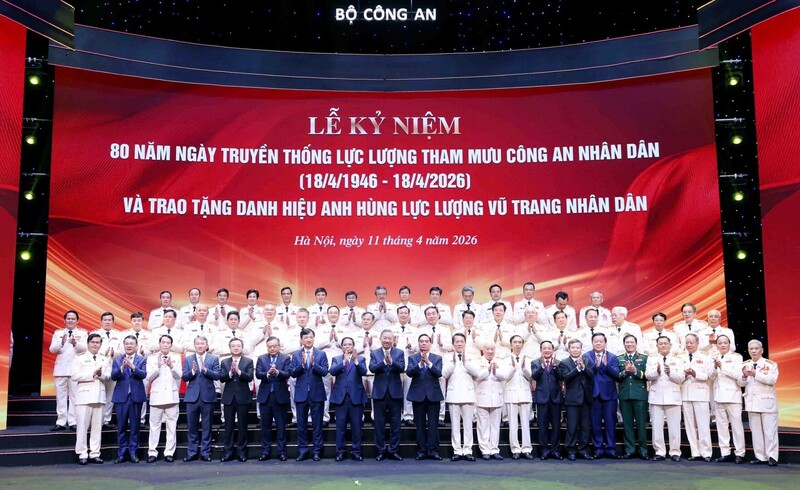 Tổng Bí thư, Chủ tịch nước Tô Lâm cùng lãnh đạo Đảng, Nhà nước và nguyên lãnh đạo Đảng, Nhà nước dự Lễ kỷ niệm 80 năm Ngày truyền thống lực lượng Tham mưu Công an nhân dân. Ảnh: Bộ Công an
