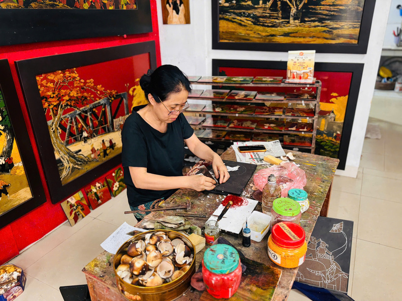 Nhiều nghệ nhân đã gắn bó với nghề vì tình yêu và mong muốn được truyền lửa cho thế hệ sau. Ảnh: Nhật Chi