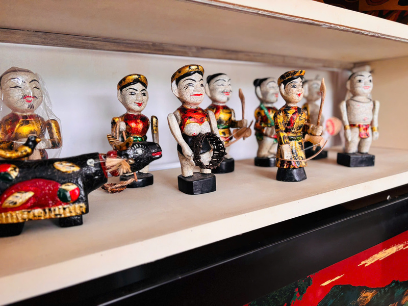 Các tác phẩm mang đậm bản sắc văn hoá Việt Nam. Ảnh: Nhật Chi