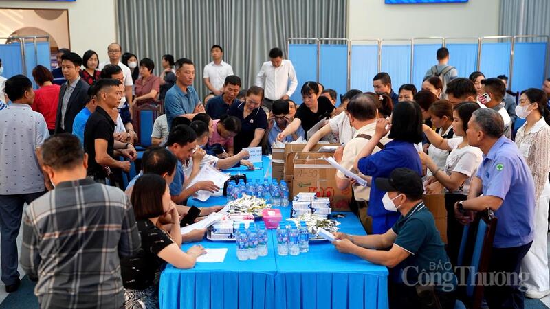 Đoàn viên, người lao động tham gia khám sức khỏe miễn phí trong khuôn khổ Tháng Công nhân năm 2026.