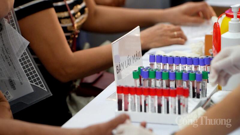 Những mẫu xét nghiệm được lấy đúng quy trình đảm bảo với người lao động.