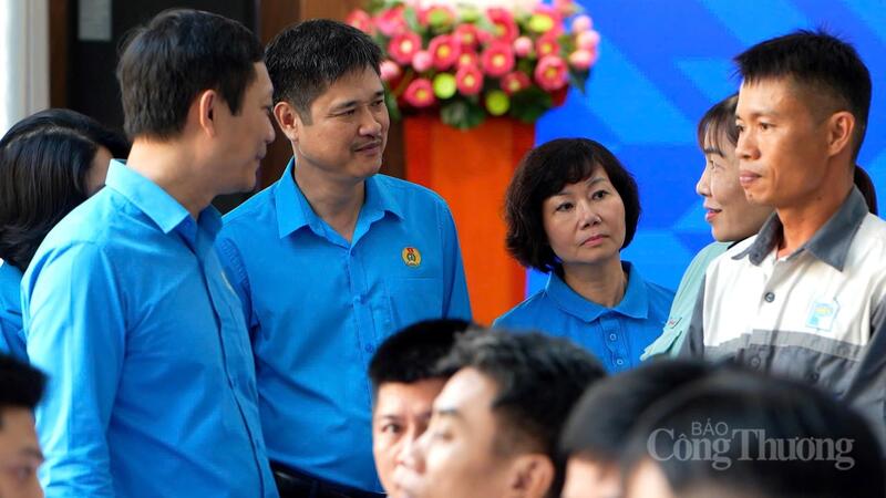 Chủ tịch Lê An Hải thăm hỏi, động viên đoàn viên, người lao động.