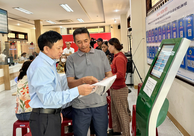 Đến nay, toàn tỉnh Quảng Ngãi đã rà soát hơn 900 nghìn thửa đất, đáp ứng yêu cầu dùng chung và hoàn thành số hóa giấy chứng nhận quyền sử dụng đất cho 130.574 thửa đất. Ảnh: Tuệ Lâm