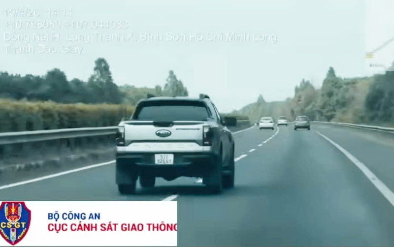 Một trường hợp xe ô tô không bật xi nhan khi chuyển làn đường trên tuyến cao tốc được lượng lực Cảnh sát giao thông ghi lại. Ảnh: Cục Cảnh sát giao thông