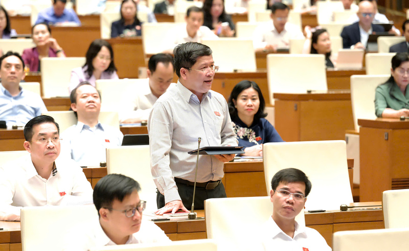 Đại biểu Tạ Văn Hòa đề xuất, sửa đổi Luật Thủ đô cần chuyển tư duy phát triển từ “Hà Nội là trung tâm” sang “Hà Nội là trung tâm lan tỏa”.