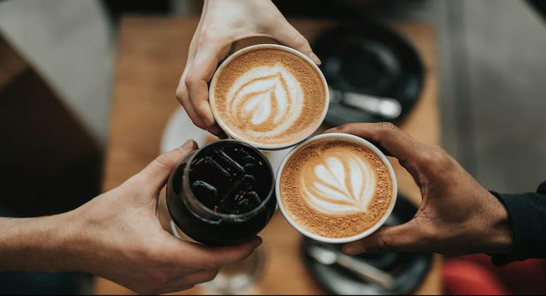 Người Việt dành gần 344 tỷ đồng để uống cà phê, trà sữa mỗi ngày. Ảnh minh họa