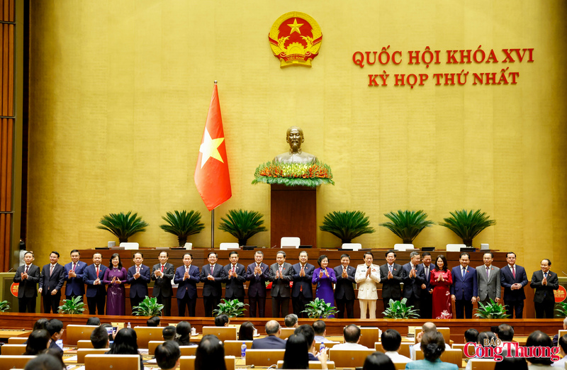 Tại Kỳ họp thứ nhất, Quốc hội khóa XVI, Quốc hội đã chính thức phê chuẩn đồng chí Lê Mạnh Hùng, Ủy viên Ban Chấp hành Trung ương Đảng, Quyền Bộ trưởng Bộ Công Thương giữ chức Bộ trưởng Bộ Công Thương nhiệm kỳ 2026 - 2031.