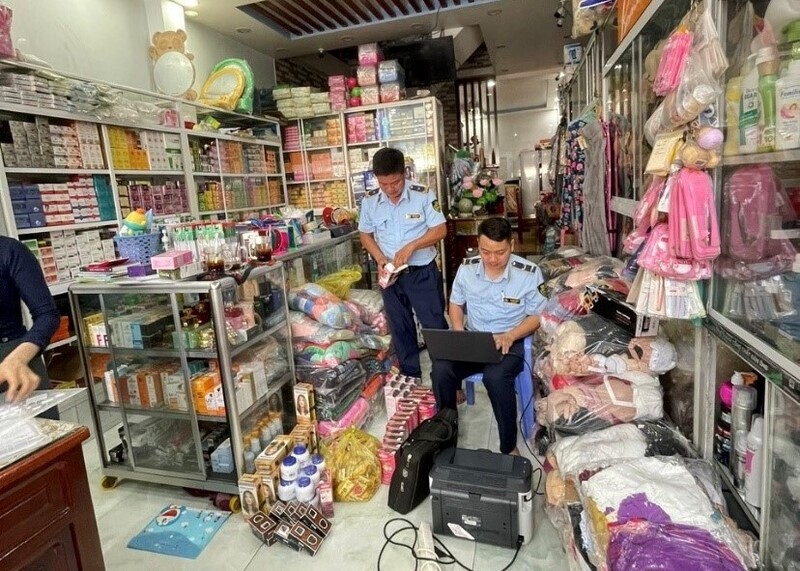 Nhiều trường hợp kinh doanh hàng không rõ xuất xứ bị phát hiện, tịch thu hàng hóa. Ảnh: QLTT Cà Mau