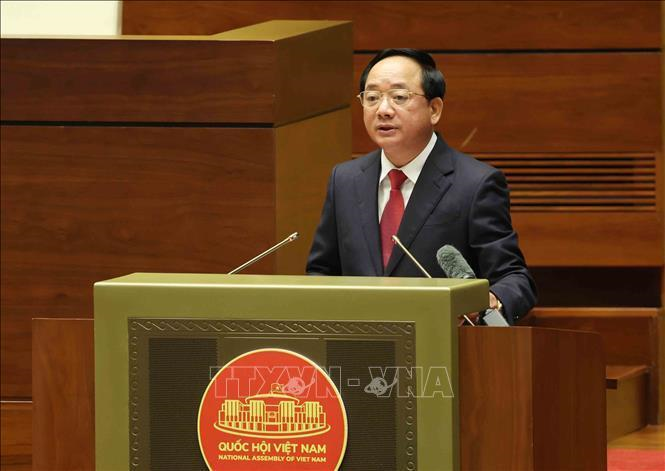 Đồng chí Trịnh Văn Quyết, Ủy viên Bộ Chính trị, Bí thư Trung ương Đảng, Trưởng Ban Tuyên giáo và Dân vận Trung ương trình bày Quy định số 19-QĐ/TW về công tác chính trị, tư tưởng trong Đảng. Ảnh: TTXVN