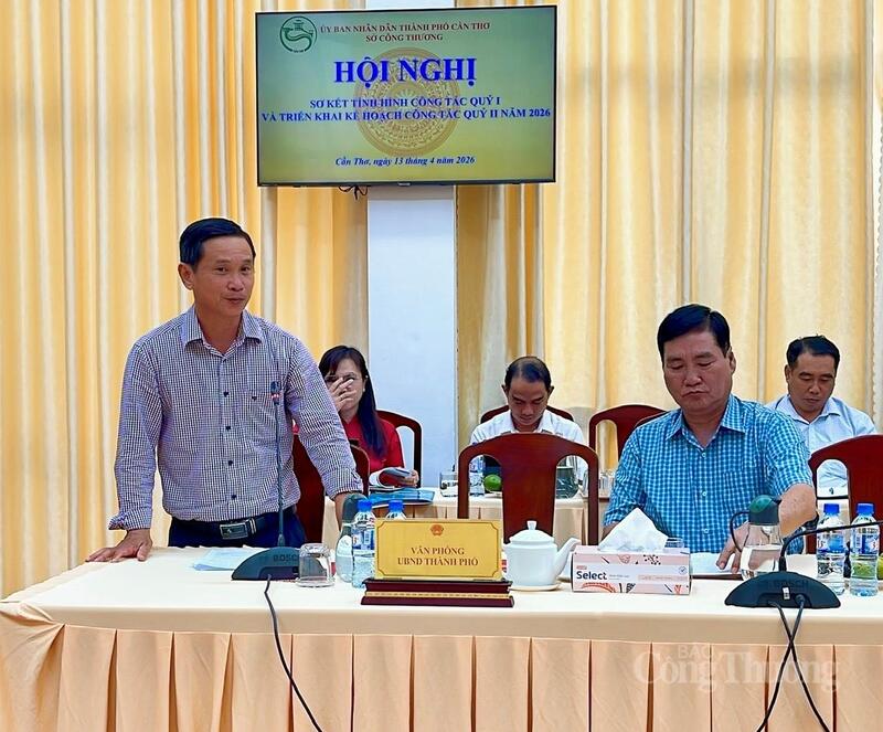 Đại diện xã, phường thảo luận về kết quả kinh tế quý I và triển khai nhiệm vụ quý II.