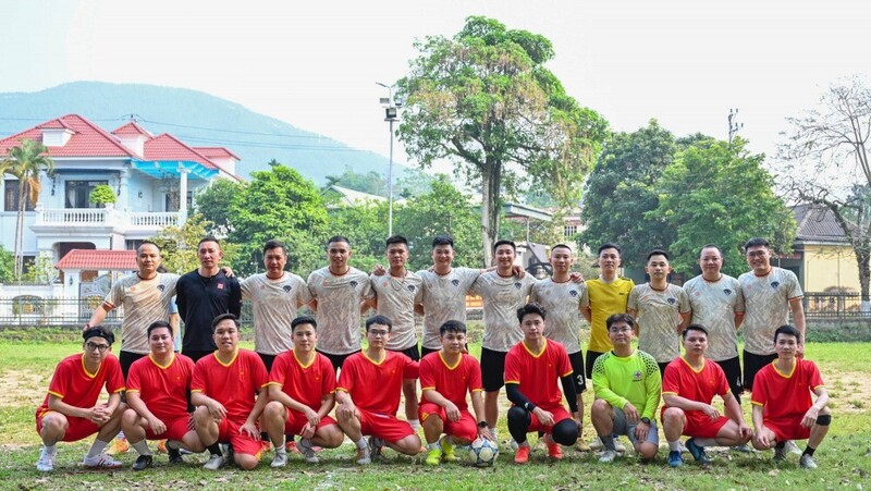 Bên cạnh các hoạt động ý nghĩa về truyền thống và môi trường, chương trình giao lưu thể thao với các nội dung bóng đá và pickleball đã diễn ra sôi nổi, thu hút sự tham gia nhiệt tình của đoàn viên, thanh niên.