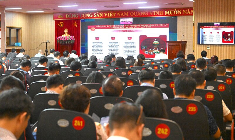 Điểm cầu tại trụ sở Bộ Công Thương nghiên cứu, học tập, quán triệt và triển khai thực hiện Nghị quyết Hội nghị lần thứ 2 Ban Chấp hành Trung ương Đảng khóa XIV.