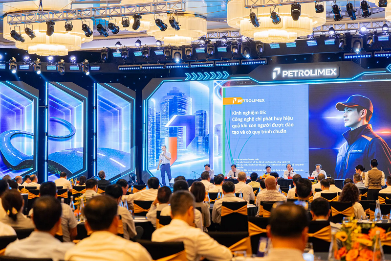 Các đại biểu tham dự hội nghị