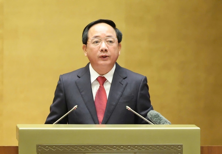 Đồng chí Trịnh Văn Quyết - Ủy viên Bộ Chính trị, Bí thư Trung ương Đảng, Trưởng Ban Tuyên giáo và Dân vận Trung ương trình bày chuyên đề những nội dung cơ bản của Quy định về công tác chính trị, tư tưởng trong Đảng - Ảnh: VGP/Nhật Bắc