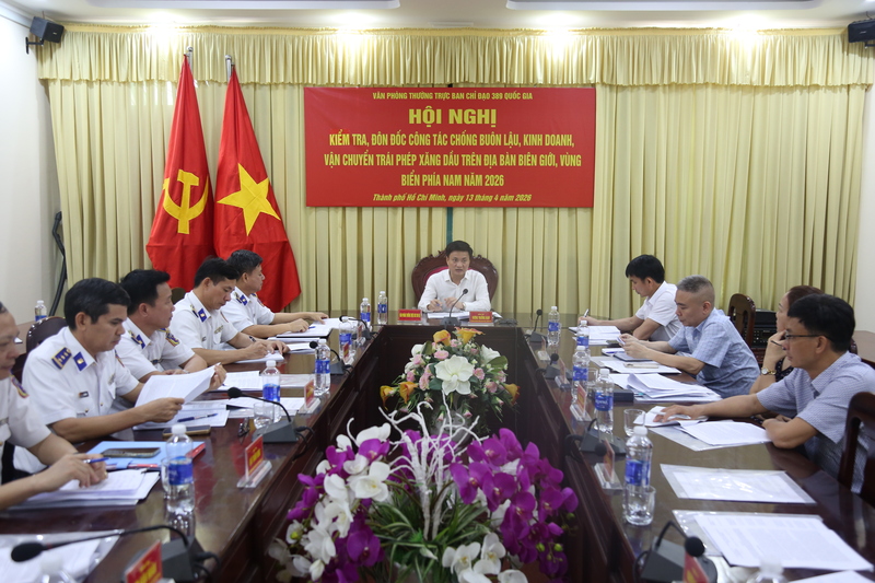 Quang cảnh buổi làm việc của đoàn công tác Văn phòng Thường trực Ban chỉ đạo 389 Quốc gia với Bộ tư lệnh Vùng Cảnh sát biển 3. Ảnh: Tiến Thành